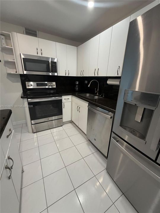 В аренду: $3,200 (2 спален, 2 ванн, 1087 Квадратных фут)