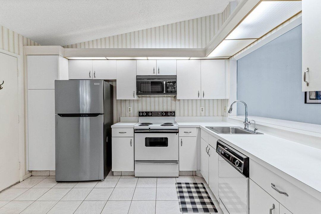 009-10063AndreaLane-B-BoyntonBeach-FL-33
