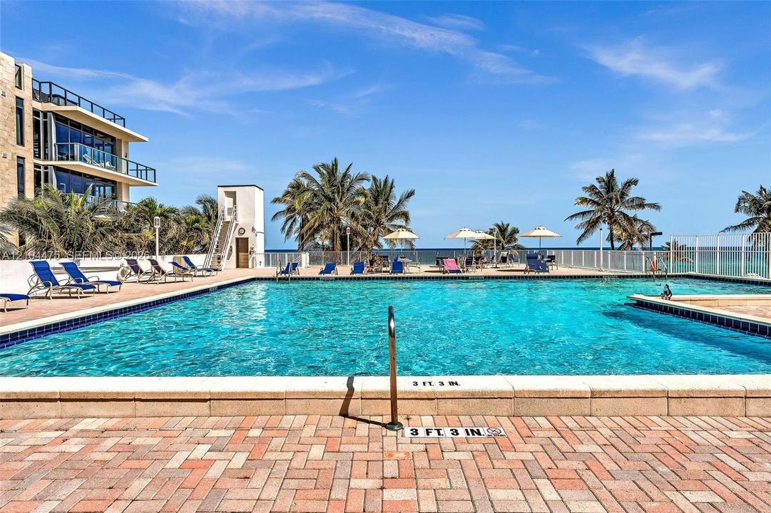 For Sale: $599,000 (2 beds, 2 baths, 1400 Square Feet)