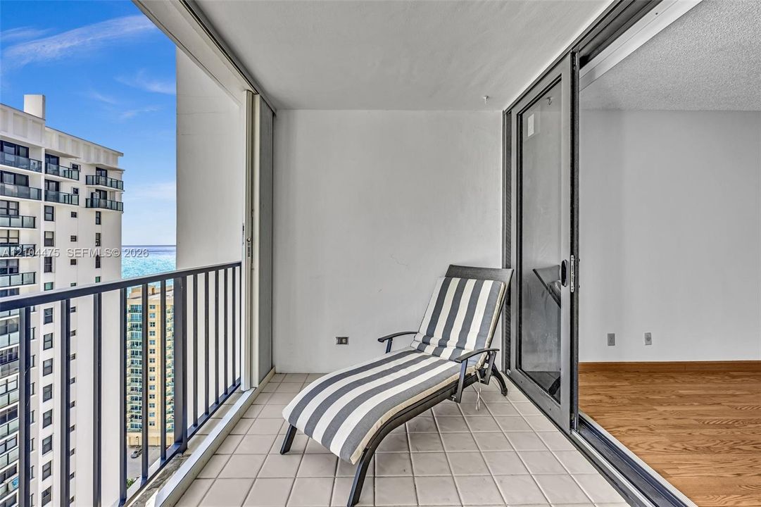 For Sale: $599,000 (2 beds, 2 baths, 1400 Square Feet)