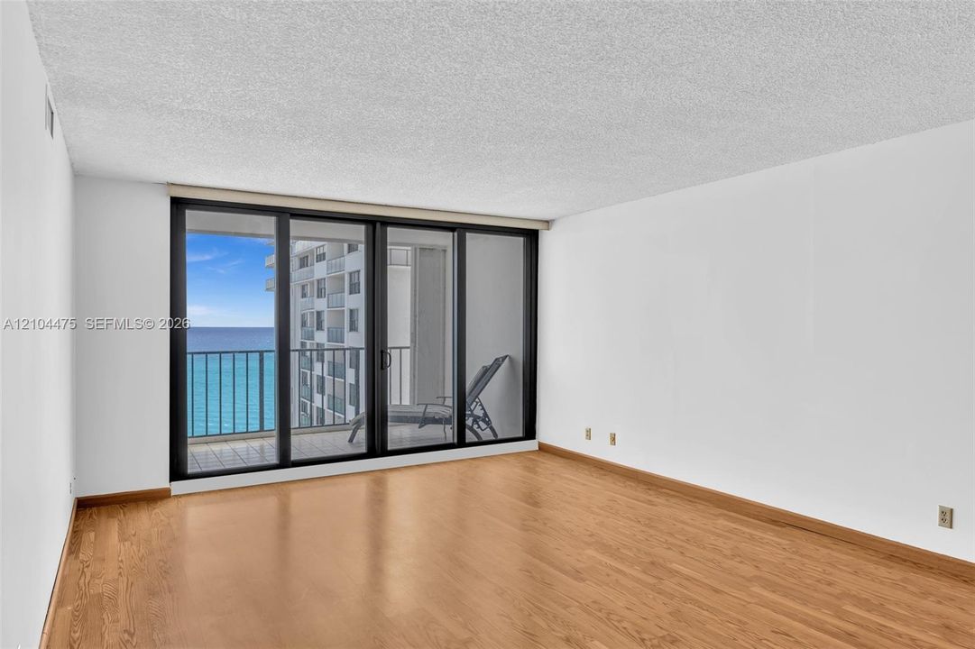 For Sale: $599,000 (2 beds, 2 baths, 1400 Square Feet)