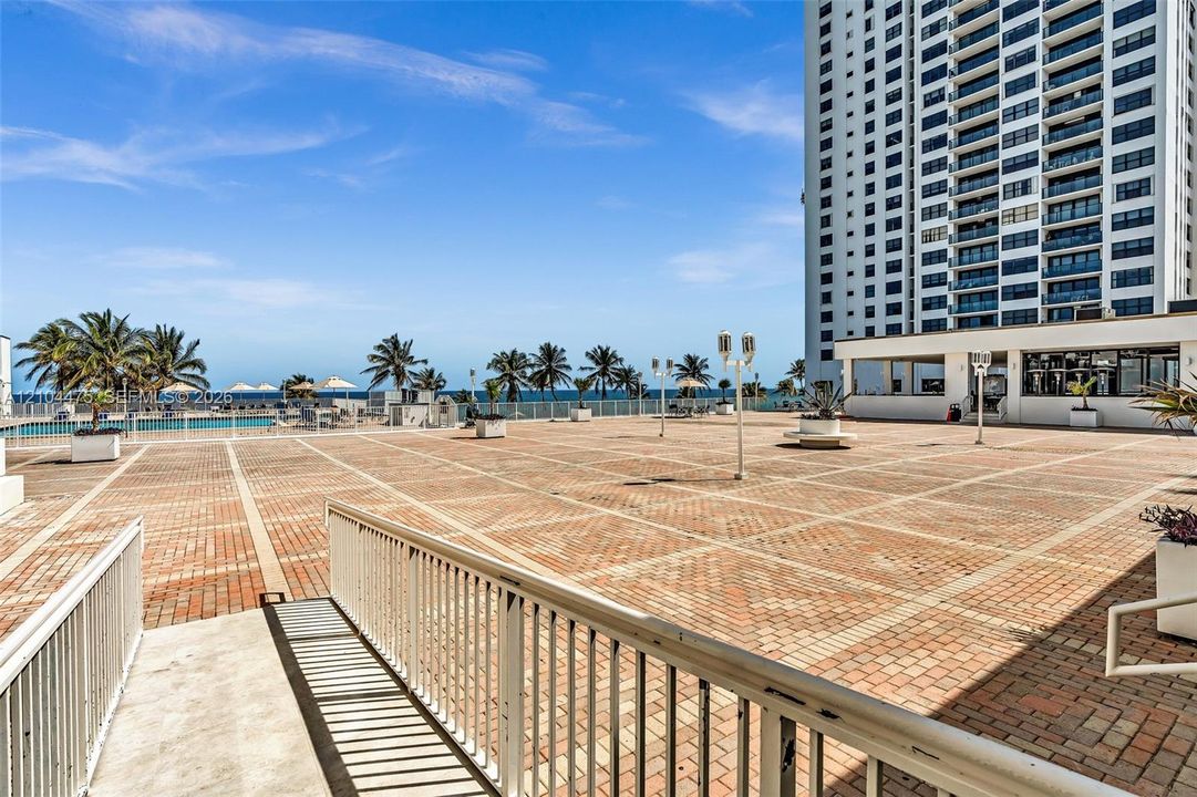 For Sale: $599,000 (2 beds, 2 baths, 1400 Square Feet)