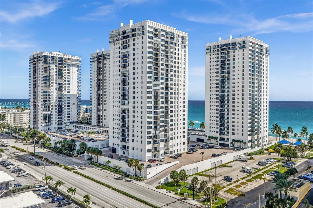 For Sale: $599,000 (2 beds, 2 baths, 1400 Square Feet)