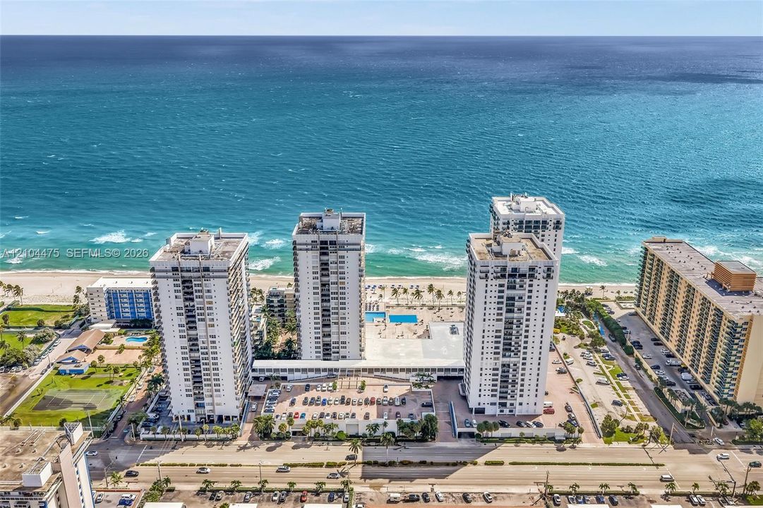 For Sale: $599,000 (2 beds, 2 baths, 1400 Square Feet)