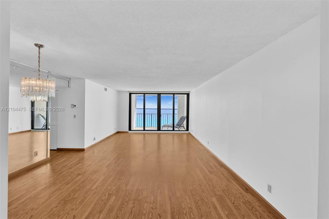 For Sale: $599,000 (2 beds, 2 baths, 1400 Square Feet)