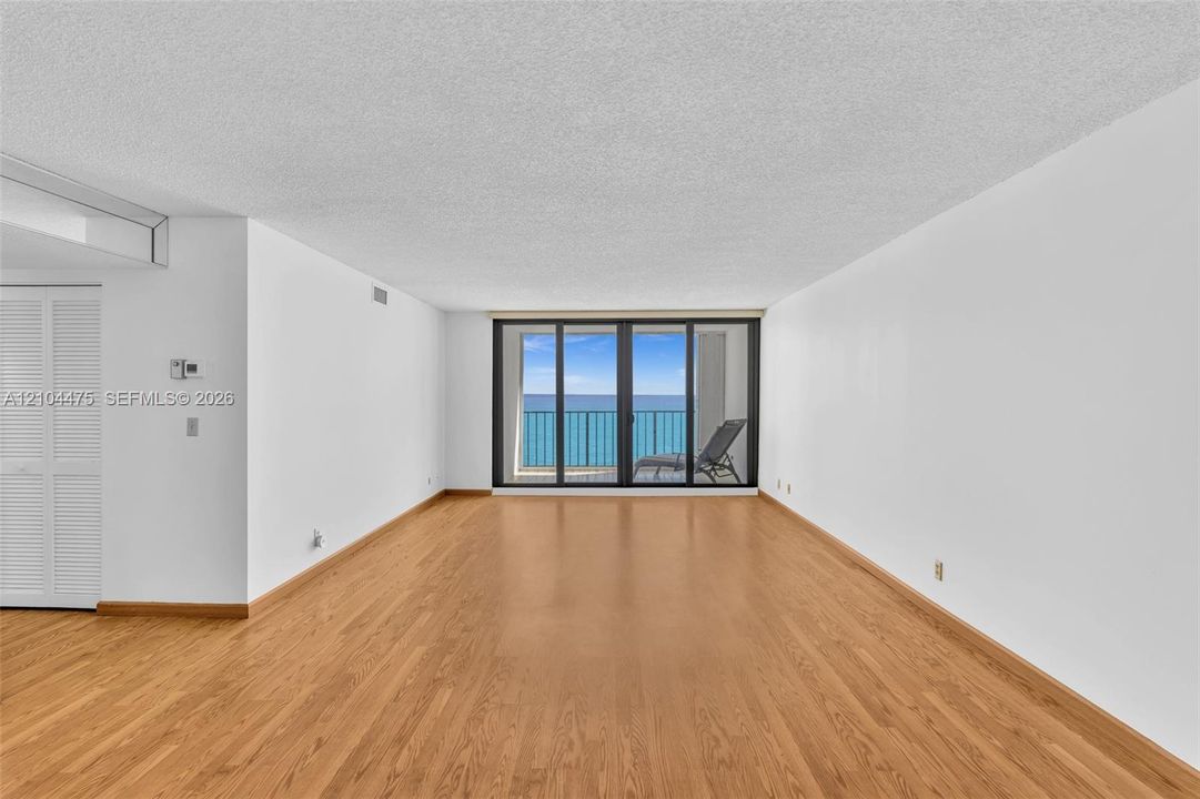 For Sale: $599,000 (2 beds, 2 baths, 1400 Square Feet)