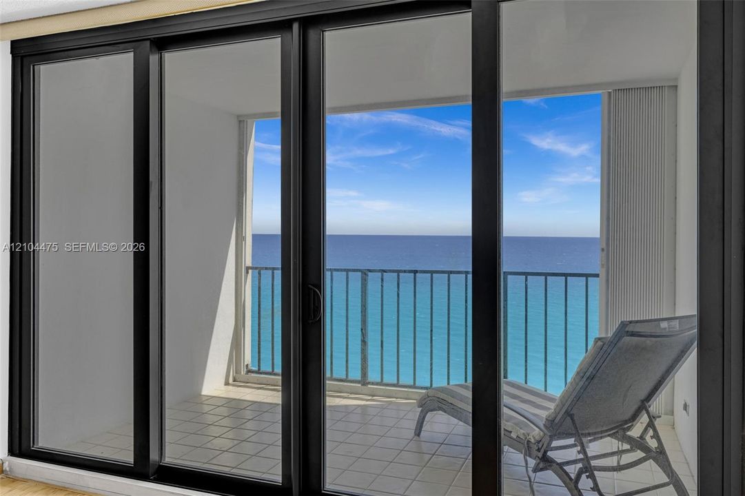 For Sale: $599,000 (2 beds, 2 baths, 1400 Square Feet)