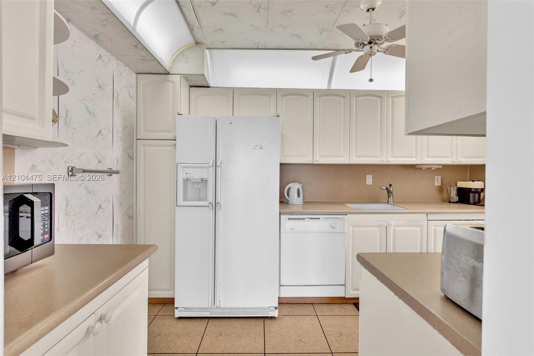 For Sale: $599,000 (2 beds, 2 baths, 1400 Square Feet)