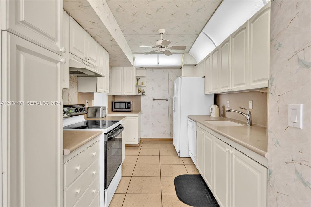 For Sale: $599,000 (2 beds, 2 baths, 1400 Square Feet)