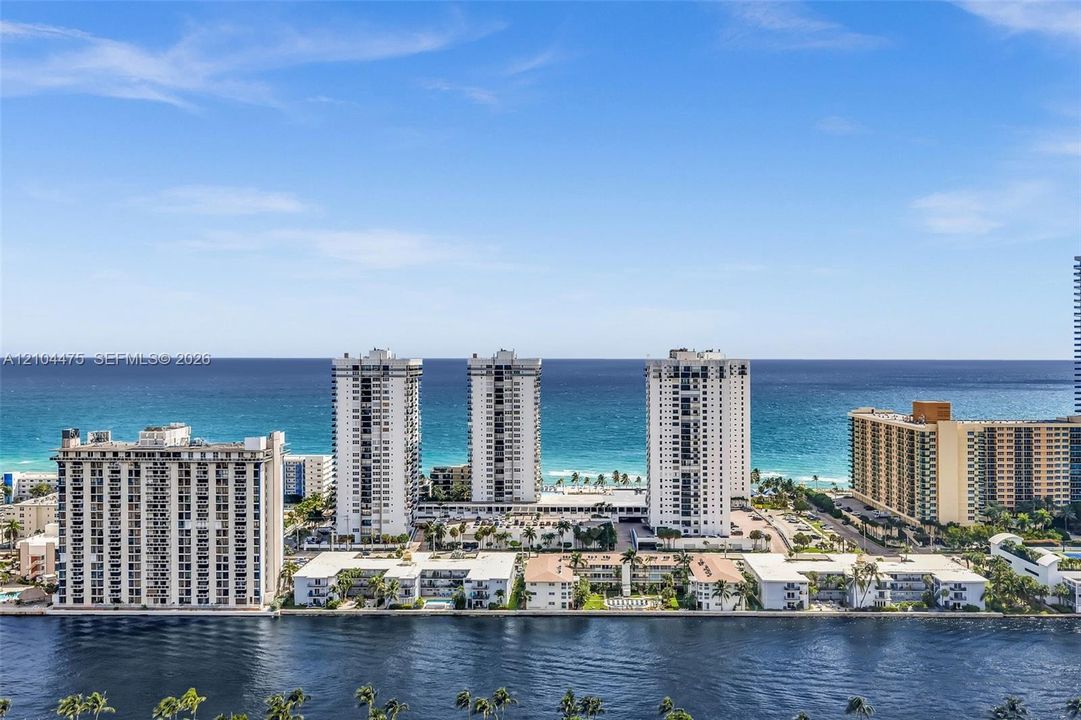 For Sale: $599,000 (2 beds, 2 baths, 1400 Square Feet)