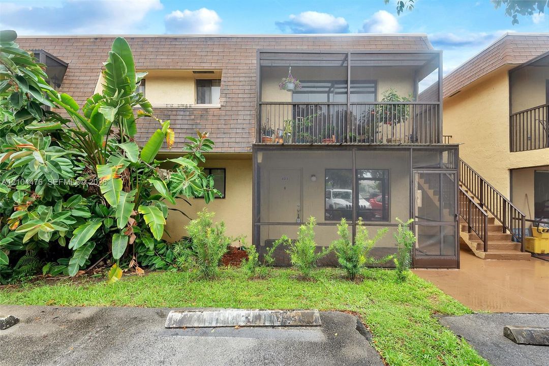 For Rent: $1,800 (2 beds, 2 baths, 905 Square Feet)