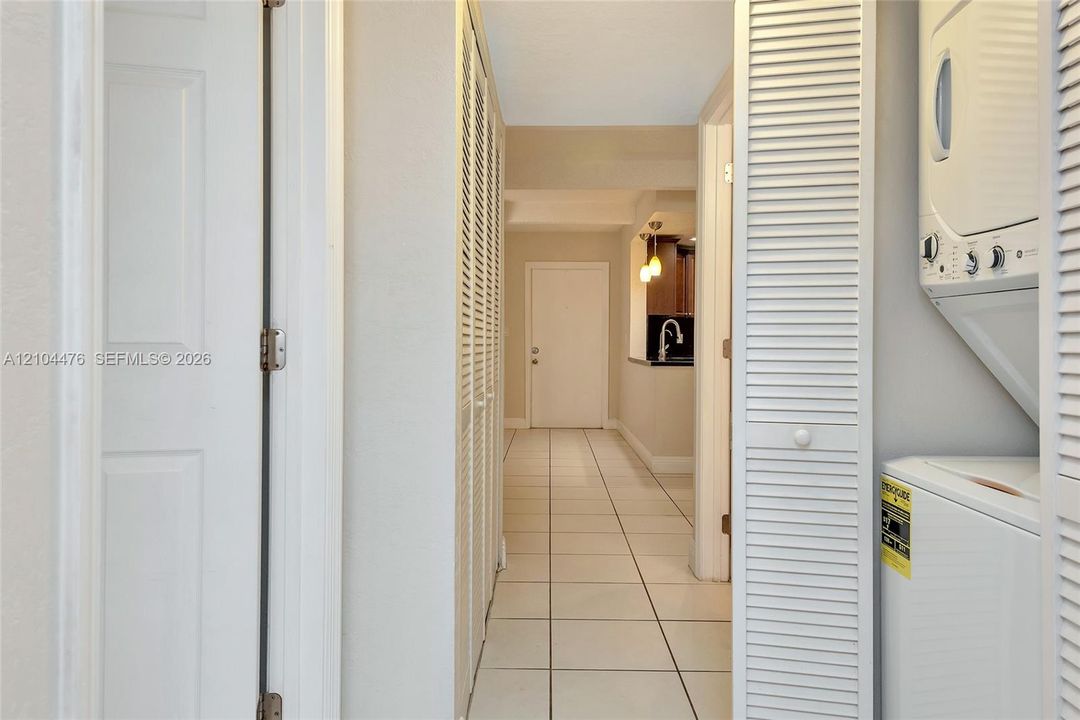 For Rent: $1,800 (2 beds, 2 baths, 905 Square Feet)