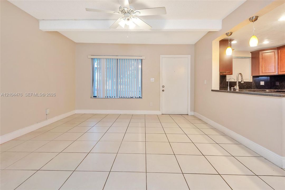 For Rent: $1,800 (2 beds, 2 baths, 905 Square Feet)