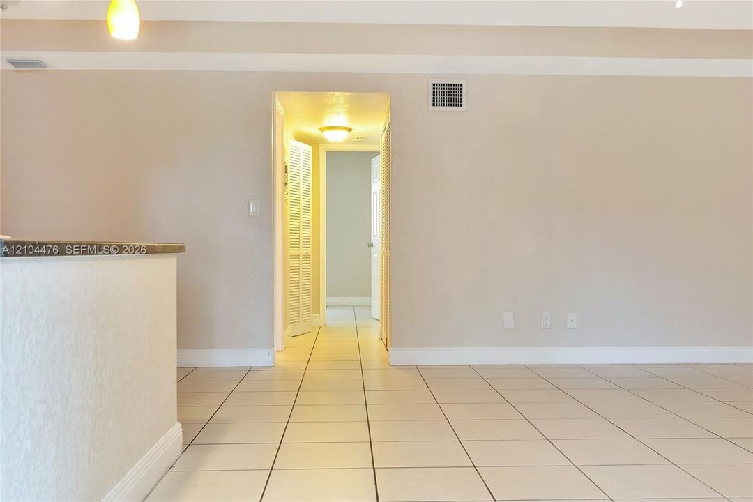 For Rent: $1,800 (2 beds, 2 baths, 905 Square Feet)