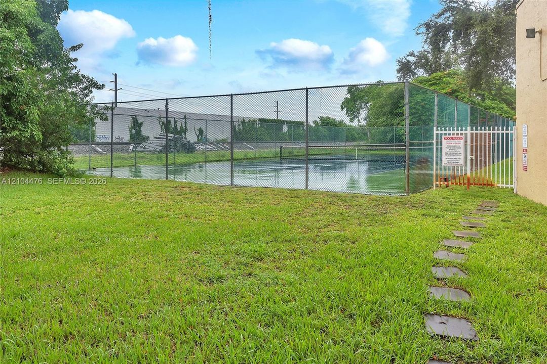 For Rent: $1,800 (2 beds, 2 baths, 905 Square Feet)