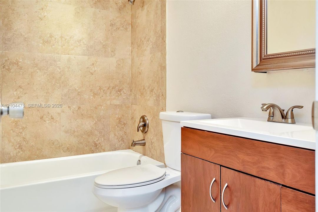 For Rent: $1,800 (2 beds, 2 baths, 905 Square Feet)