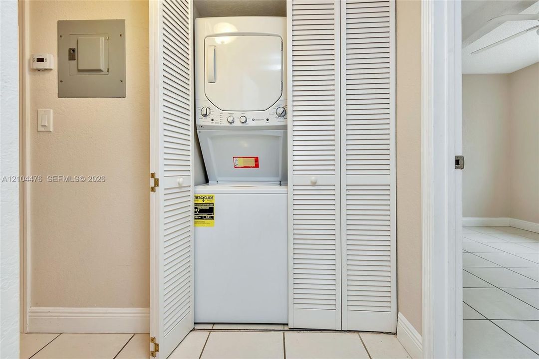 For Rent: $1,800 (2 beds, 2 baths, 905 Square Feet)