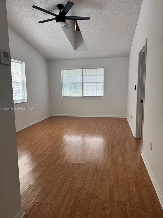 For Rent: $1,800 (1 beds, 1 baths, 770 Square Feet)