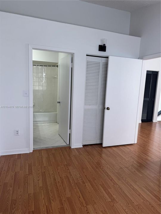 For Rent: $1,800 (1 beds, 1 baths, 770 Square Feet)