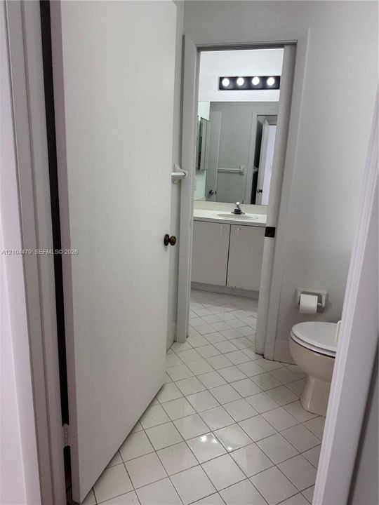 For Rent: $1,800 (1 beds, 1 baths, 770 Square Feet)