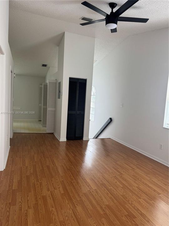 For Rent: $1,800 (1 beds, 1 baths, 770 Square Feet)