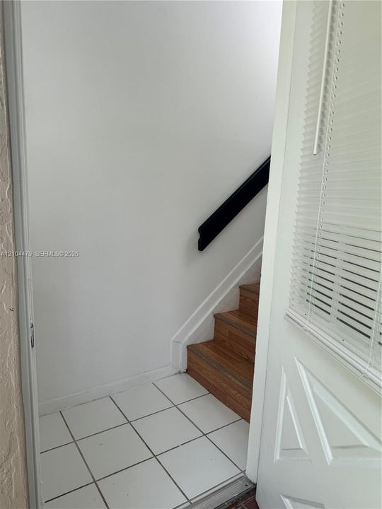 For Rent: $1,800 (1 beds, 1 baths, 770 Square Feet)