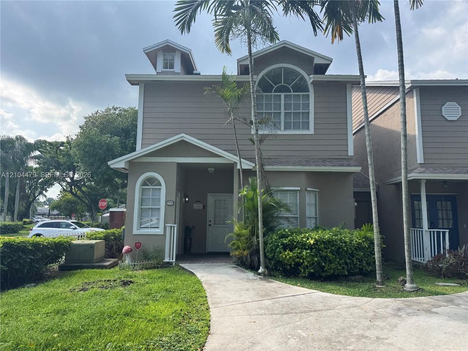 For Rent: $1,800 (1 beds, 1 baths, 770 Square Feet)