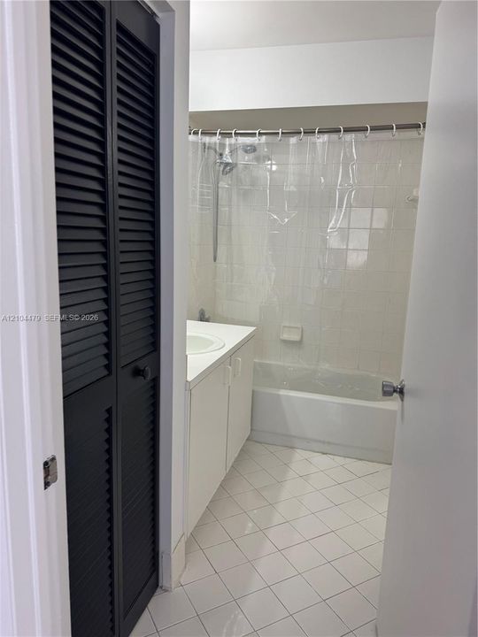 For Rent: $1,800 (1 beds, 1 baths, 770 Square Feet)