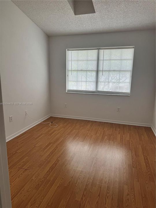 For Rent: $1,800 (1 beds, 1 baths, 770 Square Feet)