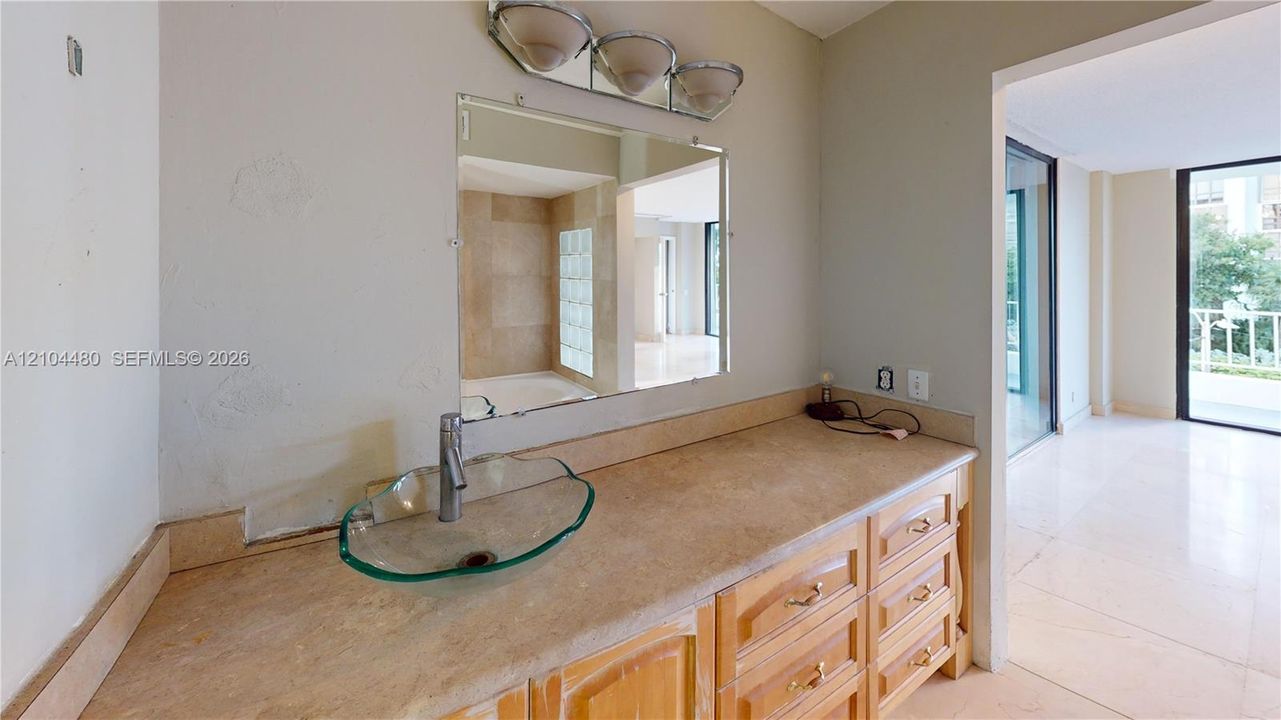 For Sale: $689,900 (3 beds, 3 baths, 1028 Square Feet)