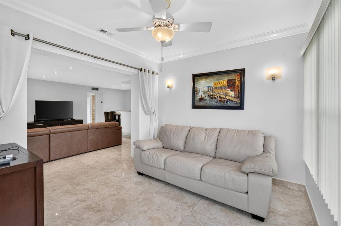 Enclosed Florida room under air (4)
