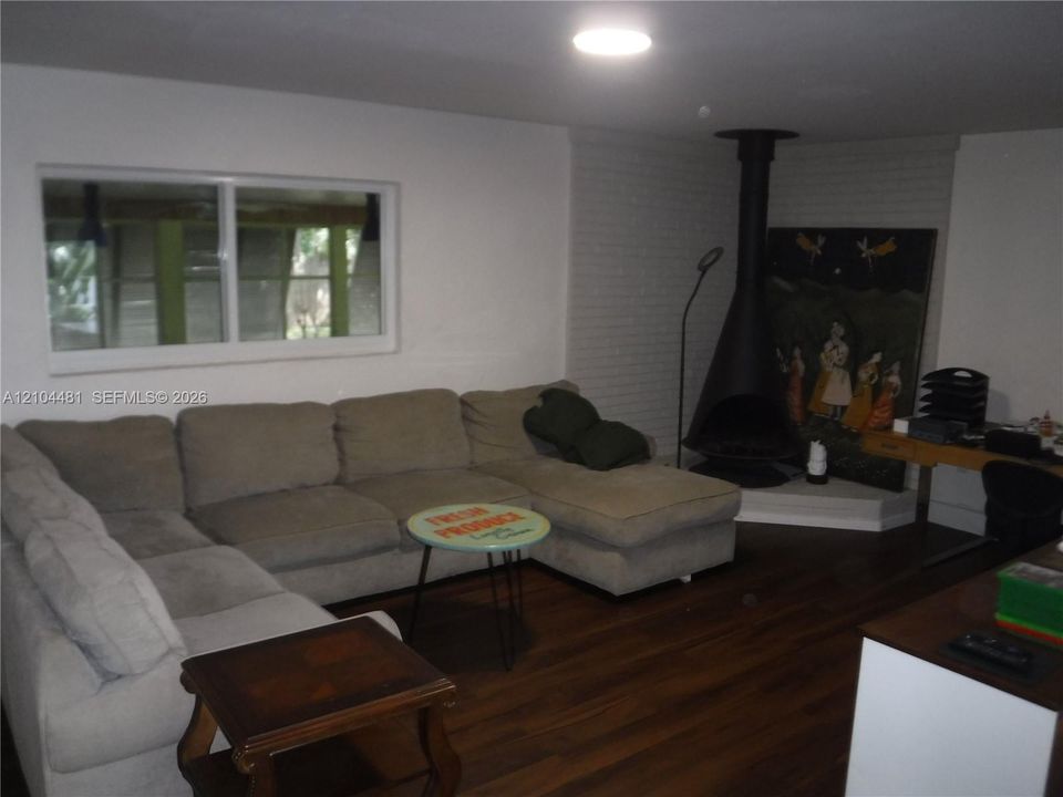 En Venta: $649,000 (4 camas, 2 baños, 1517 Pies cuadrados)