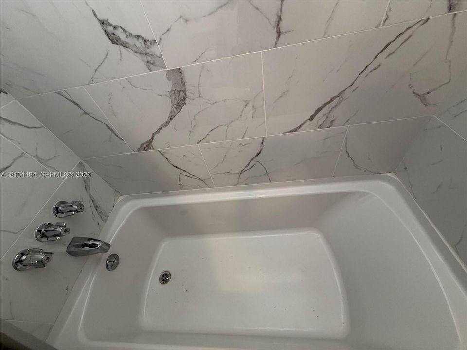 На продажу: $115,000 (1 спален, 1 ванн, 684 Квадратных фут)