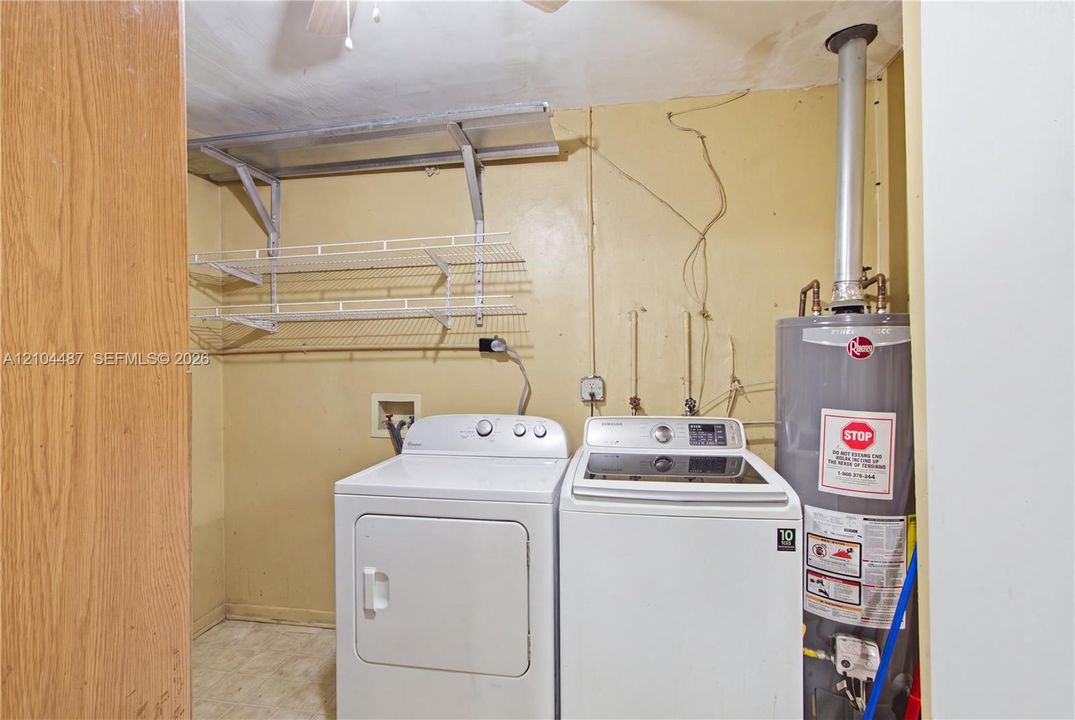 На продажу: $399,900 (3 спален, 1 ванн, 1040 Квадратных фут)