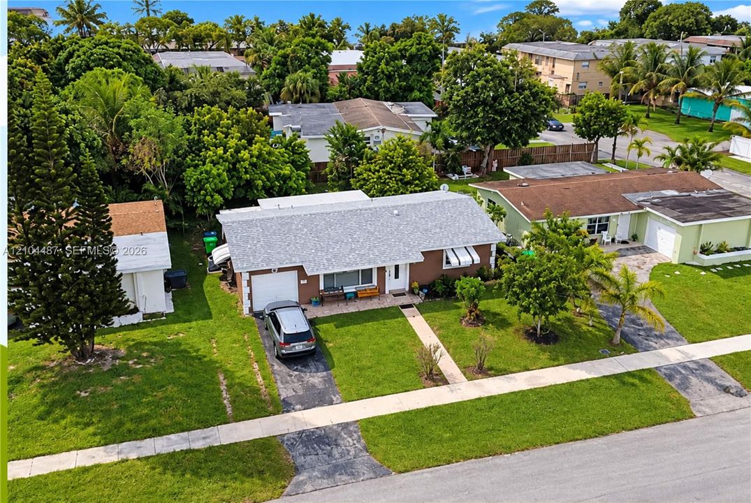 На продажу: $399,900 (3 спален, 1 ванн, 1040 Квадратных фут)