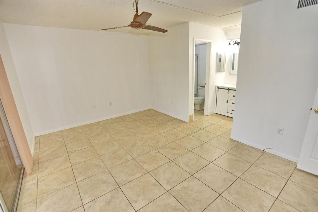 027-040-Master Bedroom-4200x2802