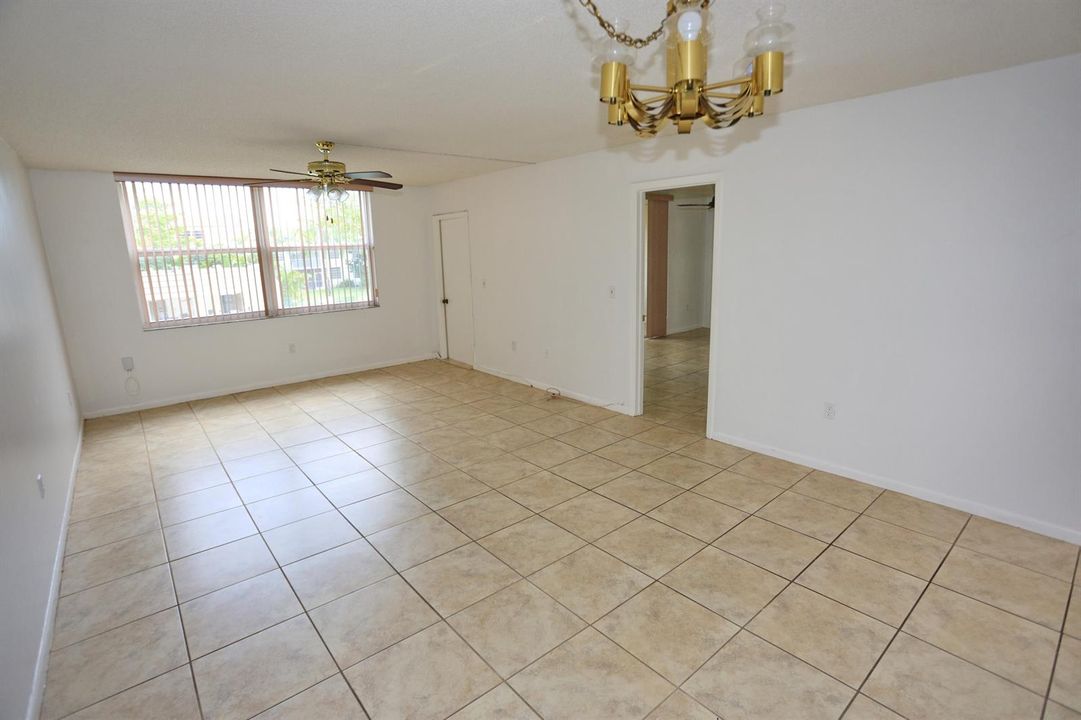 016-021-Dining Living Room-4200x2802