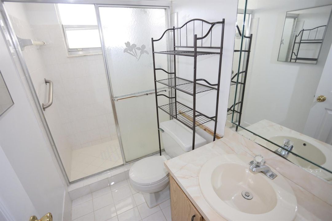 022-026-Guest Bathroom-4200x2802