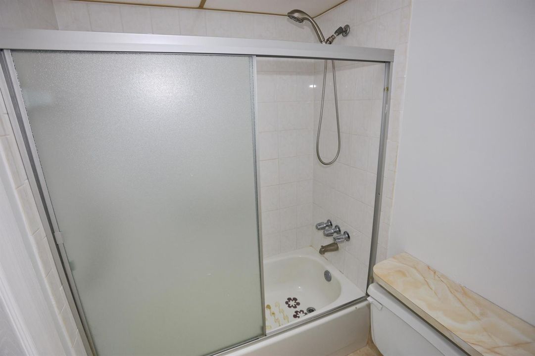 028-007-Master Shower-4200x2802