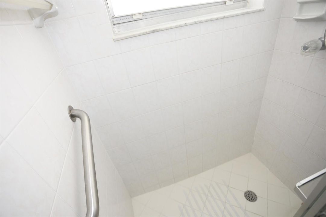 024-018-Guest Shower-4200x2802