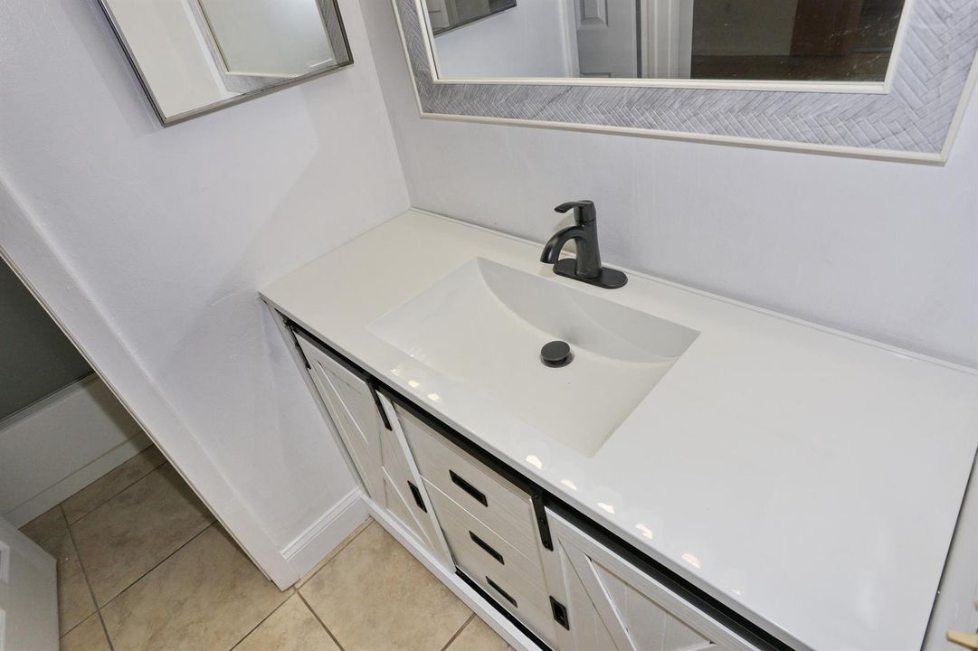 030-037-Master Vanity-4200x2802