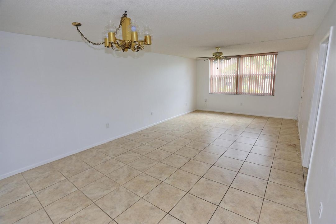 014-005-Dining Living Room-4200x2802