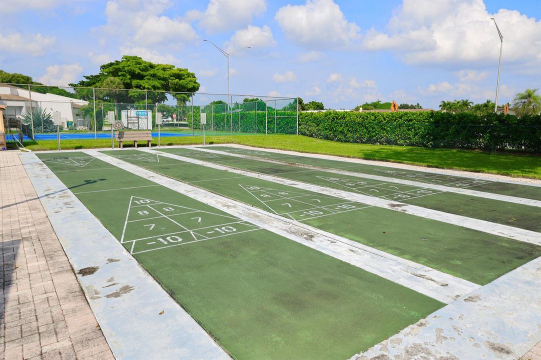 041-031-Shuffleboard Courts-4200x2802