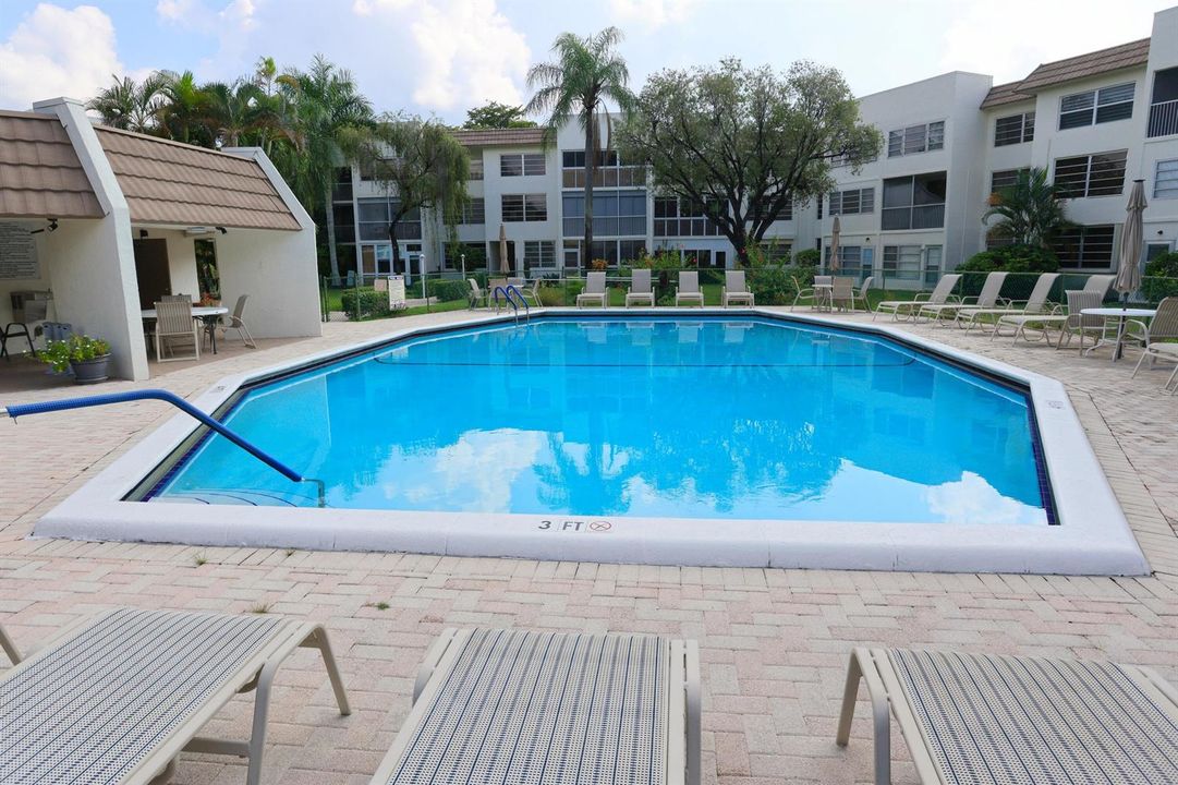 040-013-Community Pool-4200x2802