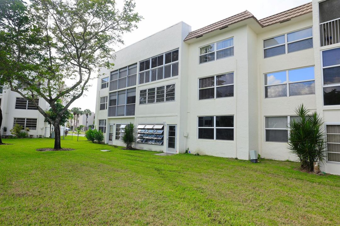 035-032-Exterior Rear-4200x2802