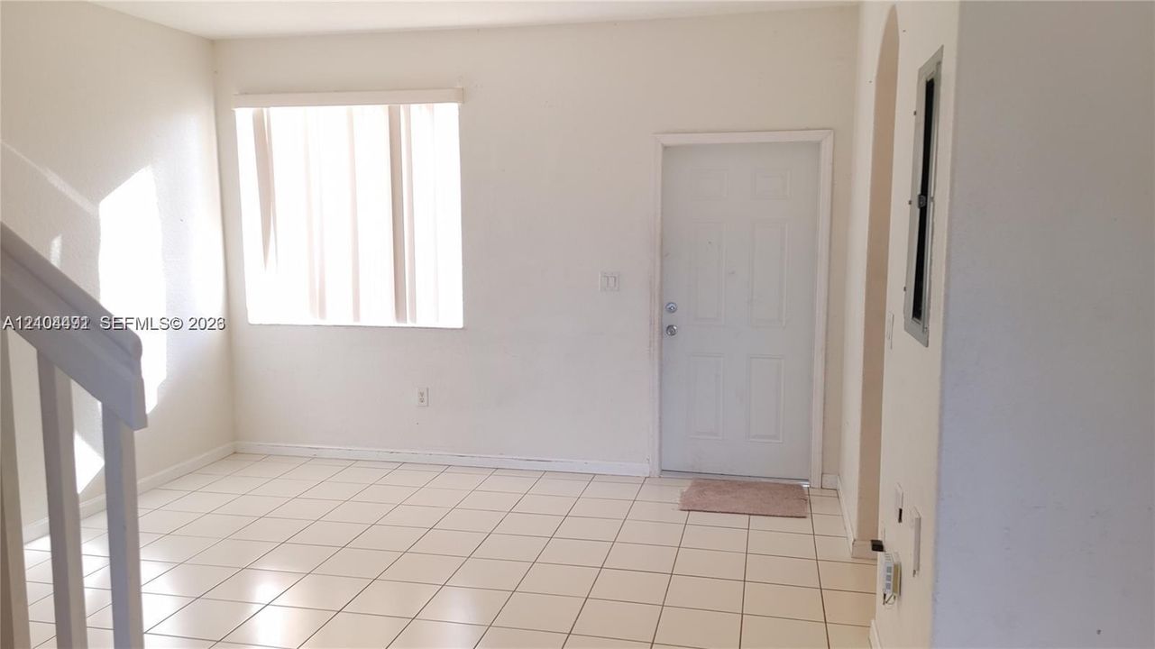 En Renta: $2,000 (3 camas, 2 baños, 1302 Pies cuadrados)