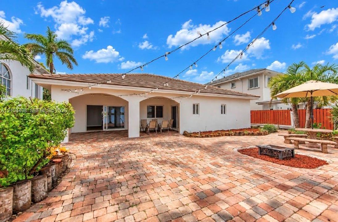 В аренду: $3,500 (3 спален, 2 ванн, 1750 Квадратных фут)