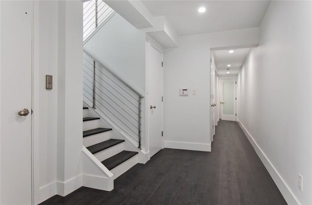 Entry 1st Flr/Elevator