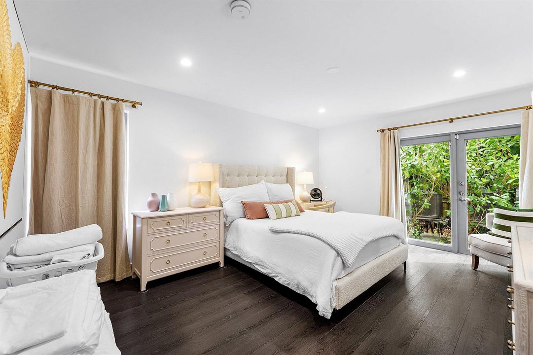1st Flr bedroom