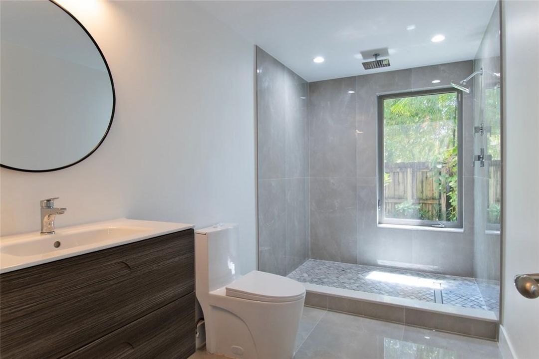 ensuite guest bathroom